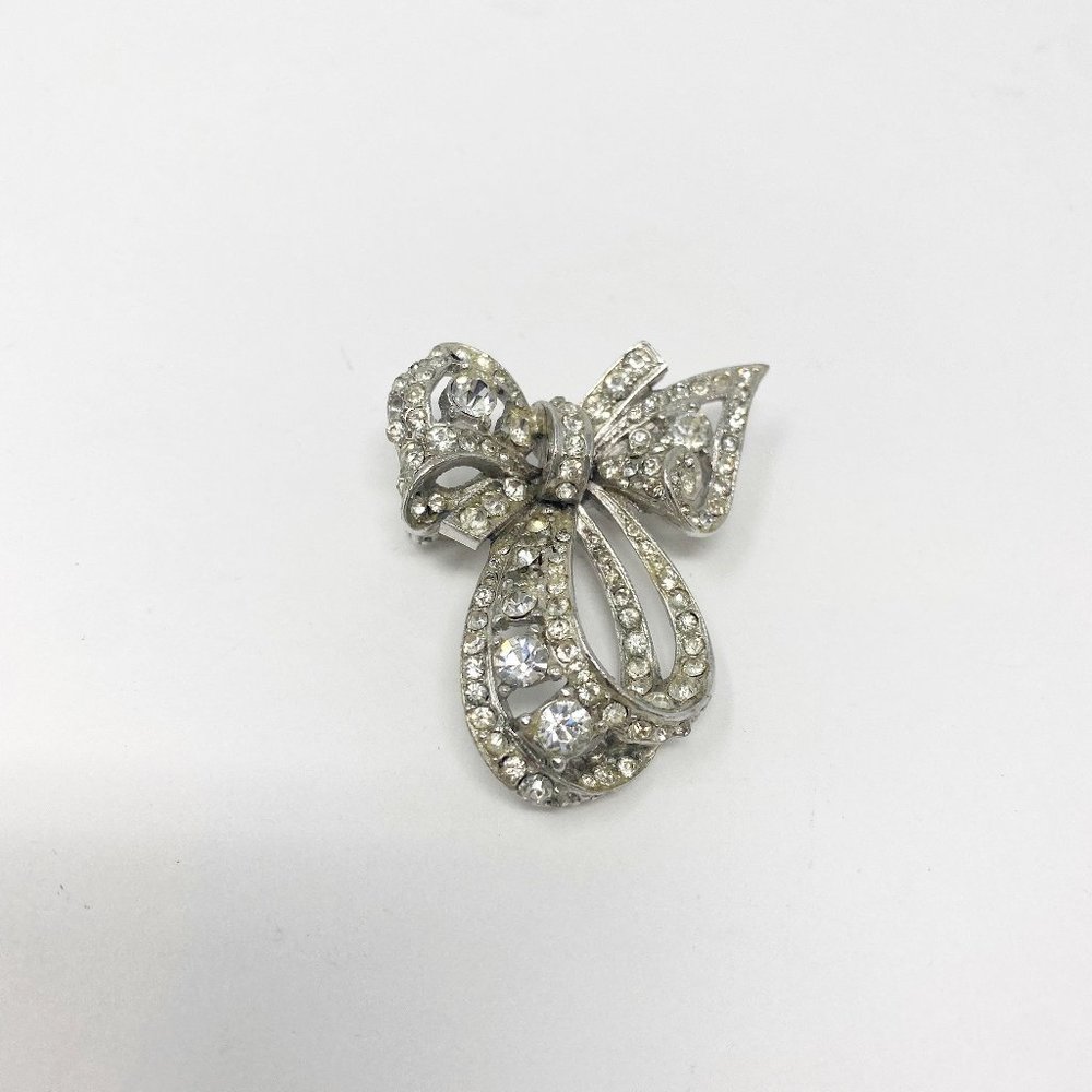 557 Vintage Reinad bow  Brooch / Pin with Crystal Rhinestones